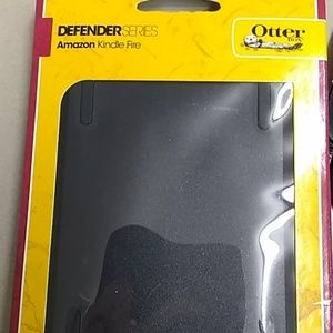 OtterBox Defender standing kindle fire 7"